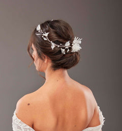 Minimalistisch mit Blumen Braut-Haaraccessoire – elegant Dutt und seitlich Design