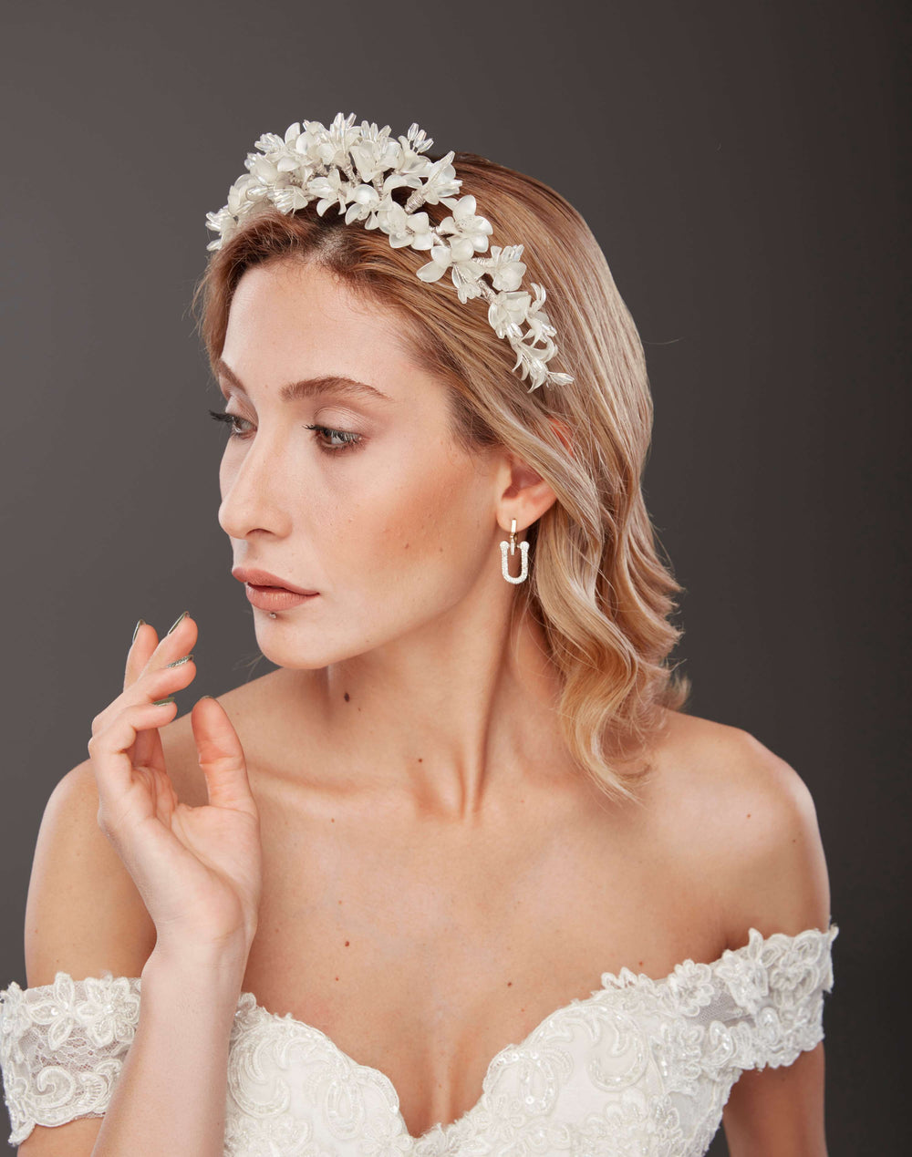 Mit Blumendetails Brautkrone – elegant und romantisch Haaraccessoire