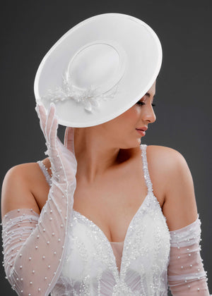 Vintage im französischen Stil breitkrempiger Hut – elegant Blumen und mit Perlendetails Sonderdesign