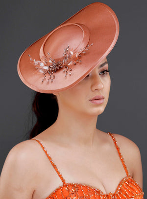 Vintage im französischen Stil breitkrempiger Hut – elegant Blumen und mit Perlendetails Sonderdesign