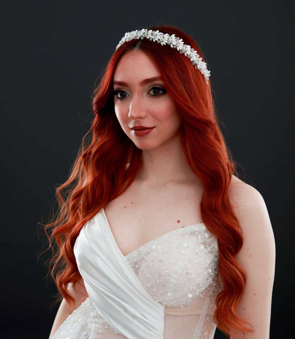 Elegant Perle & mit Kristalldetails Brautkrone – minimalistisch funkelnd Haaraccessoire