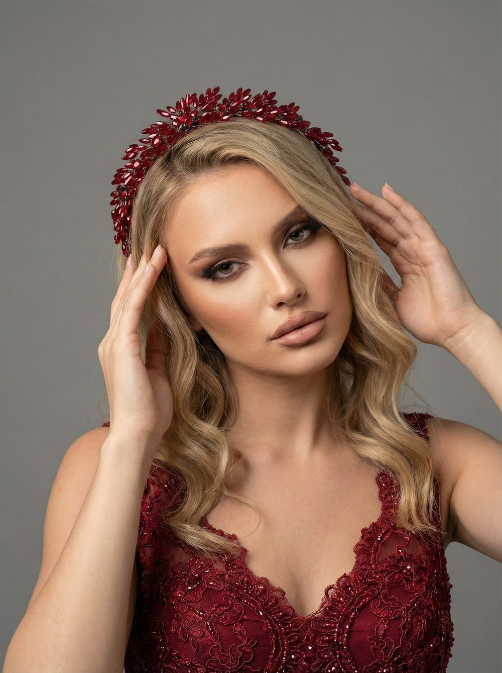Handgefertigt mit Blumendetails Krone – elegant und romantisch Akzent