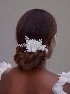 Spitze mit Blumen mit Kristalldetails schlicht schick Haaraccessoire