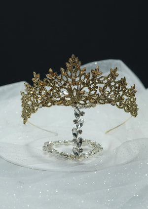 Mit Blattmotiv elegante Prinzessinnenkrone – auffällig und funkelnd Accessoire für besondere Anlässe
