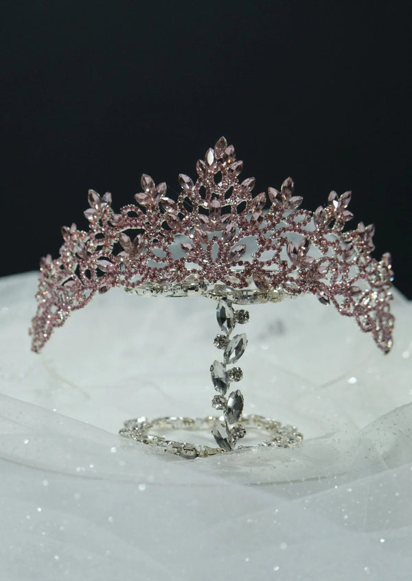 Mit Blattmotiv elegante Prinzessinnenkrone – auffällig und funkelnd Accessoire für besondere Anlässe