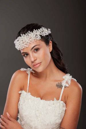 Üppig Blumen und Kristall-Brautkrone – auffällig und elegant Haaraccessoire