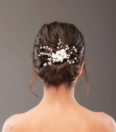 Blumen und mit Perlendetails Braut Haarspange – elegant Dutt Accessoire