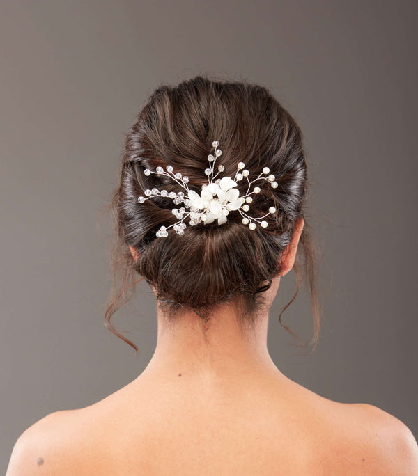 Blumen und mit Perlendetails Braut Haarspange – elegant Dutt Accessoire