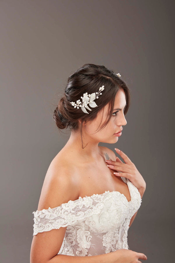 Minimalistisch mit Blumendetails Braut-Haaraccessoire – Perle & Kristall bestickt Accessoire