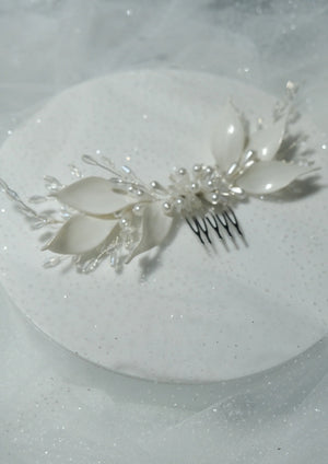 Minimalistisch mit Blumen Braut Haarspange – elegant und romantisch Dutt Accessoire