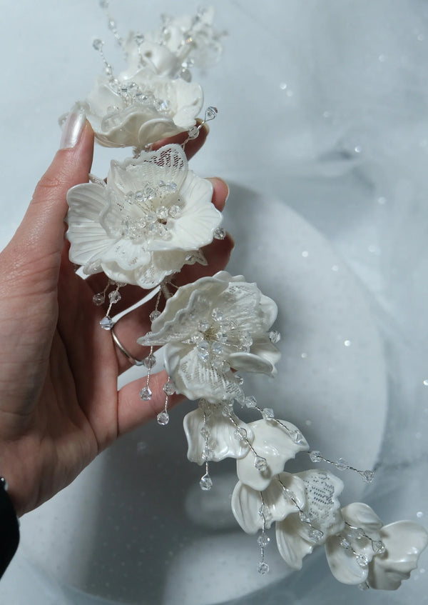 Weiß mit Blumen Kristall-Brautkrone – elegant und natürlich Görünüm