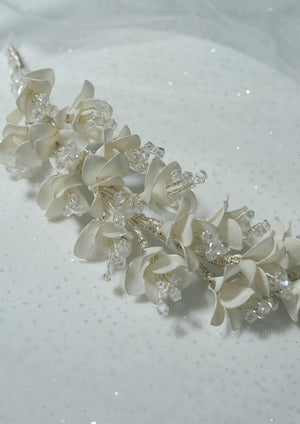 Elegant mit Perlendetails Braut Haarreif – handgefertigt mit Perlen Braut Haar Schmuck