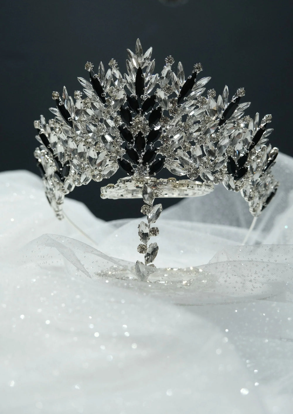 Zweifarbige Kristall-Brautkrone – auffällige Prinzessinnenkrone mit Silber- und Golddetails
