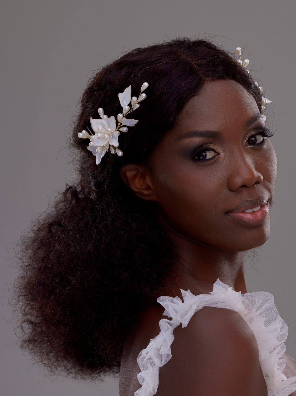 2-teilig Tropfen mit Perlendetails, Gold farbige mit Draht, mit Blumen Haaraccessoire