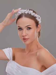 Elegant mit Perlendetails Braut Haarreif – handgefertigt mit Perlen Braut Haar Schmuck