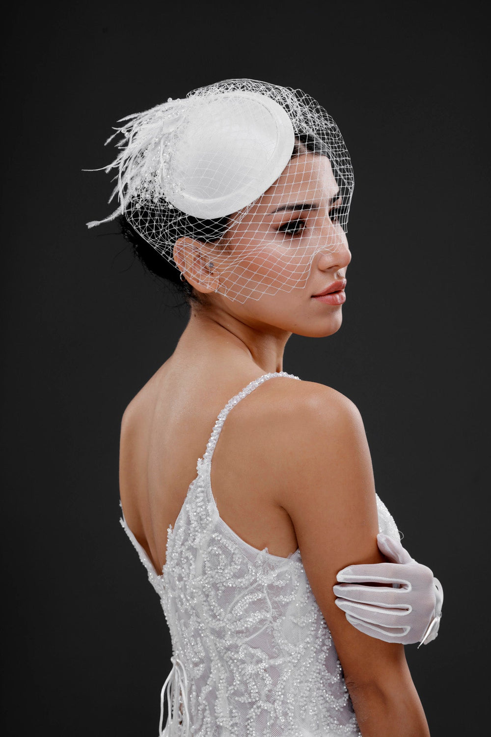 Vintage im französischen Stil Fascinator-Hut – mit Netzschleier und mit Federn Braut Accessoire