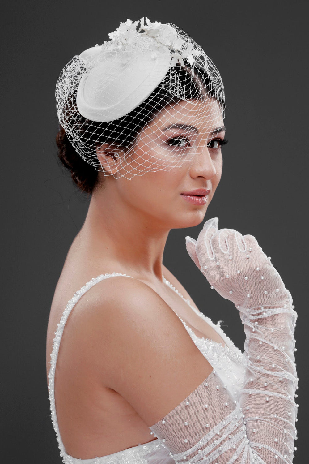 Vintage im französischen Stil Brauthut – mit Netzschleier und mit Blumendetails Standesamt Accessoire