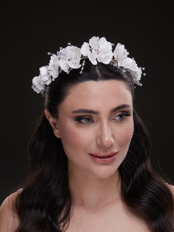 Weiß mit Blumen Kristall-Brautkrone – elegant und natürlich Görünüm