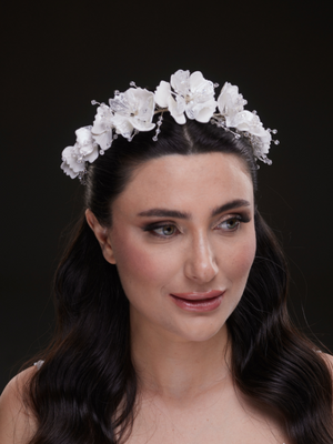 Weiß mit Blumen Kristall-Brautkrone – elegant und natürlich Görünüm