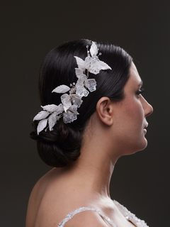 In Spitzenoptik mit Blumen Braut-Haaraccessoire