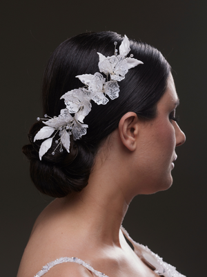 In Spitzenoptik mit Blumen Braut-Haaraccessoire