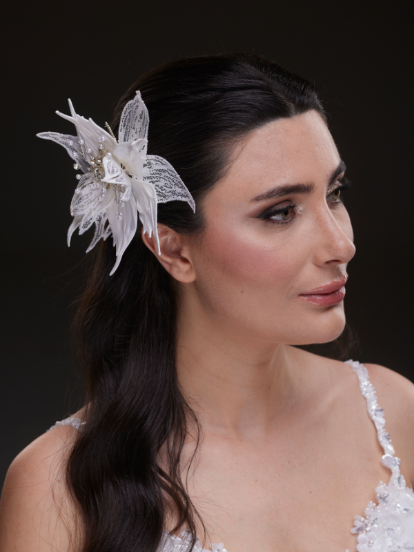 Weiß groß mit Blumen Spitze und mit Steinbesatz Braut-Haaraccessoire