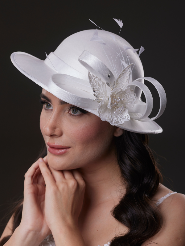 Weißer Blumen und Tüll mit Details Brauthut – Standesamt, Hochzeit und Accessoire für besondere Anlässe