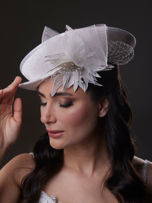 Tüll und Blumen verziert Weiß Brauthut – Standesamt, Hochzeit und besonders Anlass Hut